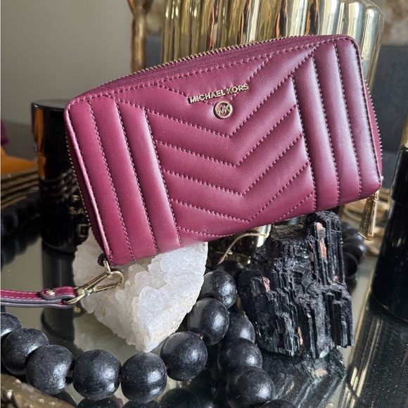 Michael Kors Red Quilted Wallet - Picture 1 of 4